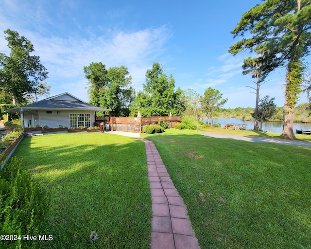 view of yard featuring a water view