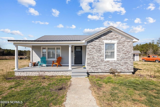 view of front of home with covered porch and a front yard