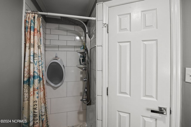 bathroom featuring a shower with curtain and crown molding