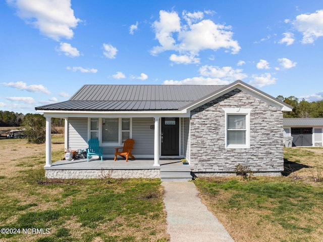 view of front of house featuring a front lawn and a porch