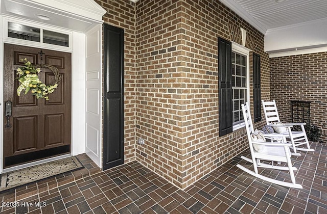 entrance to property featuring a porch