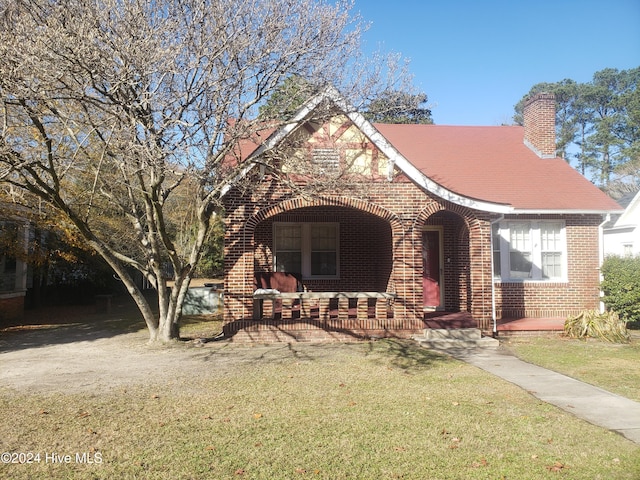 view of front of home featuring covered porch and a front yard