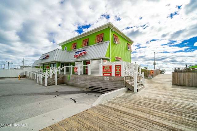 view of front of house