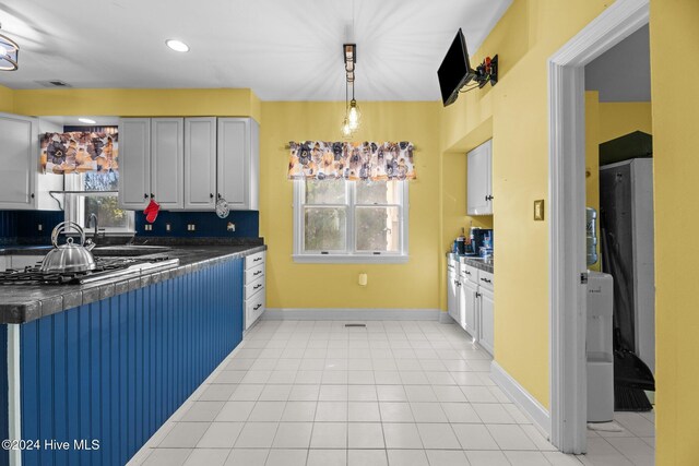 kitchen featuring backsplash, white cabinets, sink, ceiling fan, and stainless steel appliances