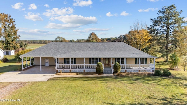 view of front of home featuring a porch, a front yard, and a carport