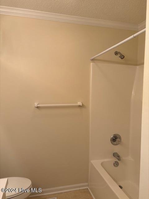 bathroom featuring washtub / shower combination, a textured ceiling, toilet, and crown molding