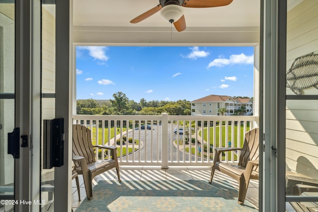 balcony featuring ceiling fan