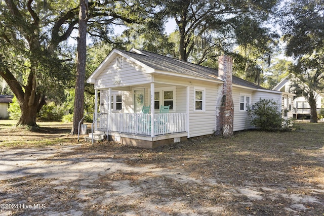 view of front of property with covered porch