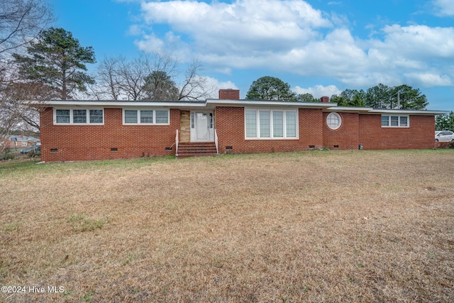 ranch-style home featuring a front lawn