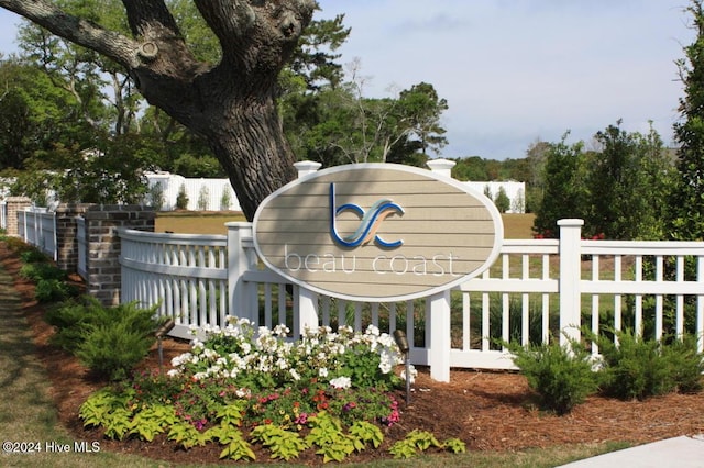 community / neighborhood sign with fence