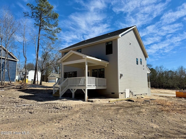 view of front of property with crawl space and covered porch