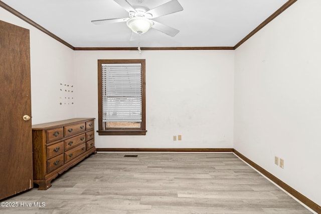 empty room with light wood-type flooring, ceiling fan, and crown molding