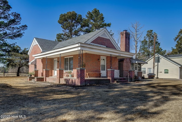 view of front of house with a front yard and covered porch