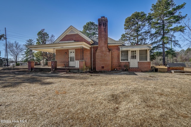 view of front facade with a front yard