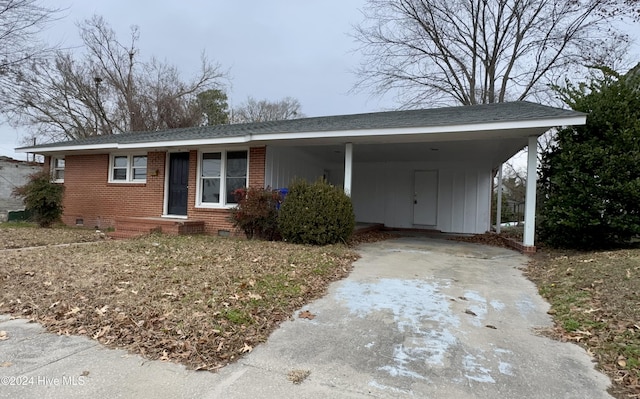 view of front facade with a carport