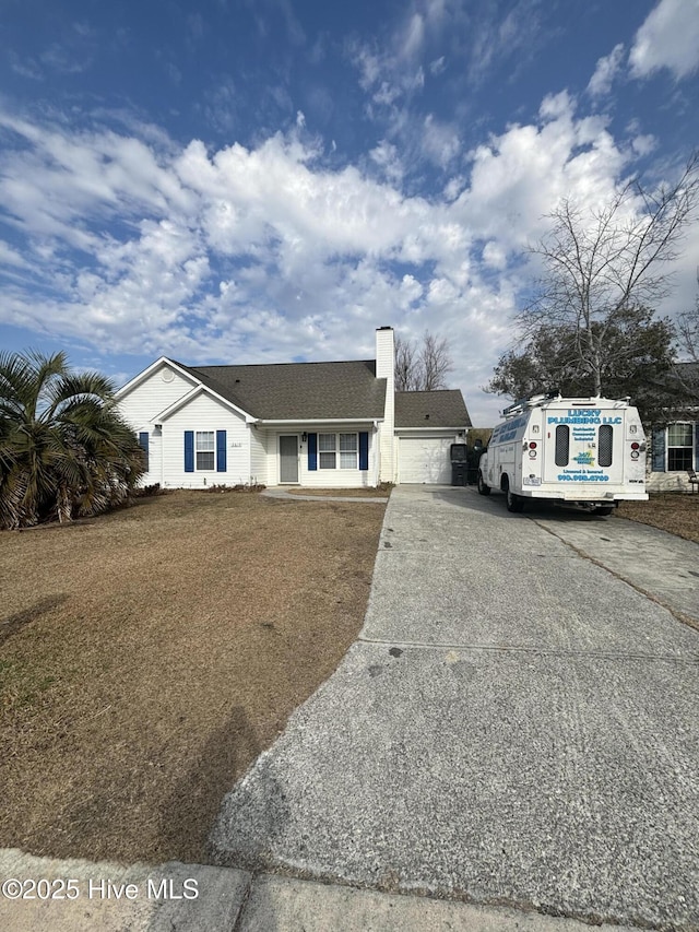 view of front of property with a front yard