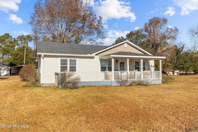 view of front of house with covered porch and a front lawn