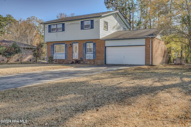 view of front property featuring a front lawn and a garage