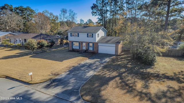 view of front of property featuring a garage and a front yard