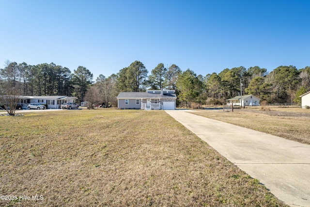 view of front facade featuring a garage and a front lawn