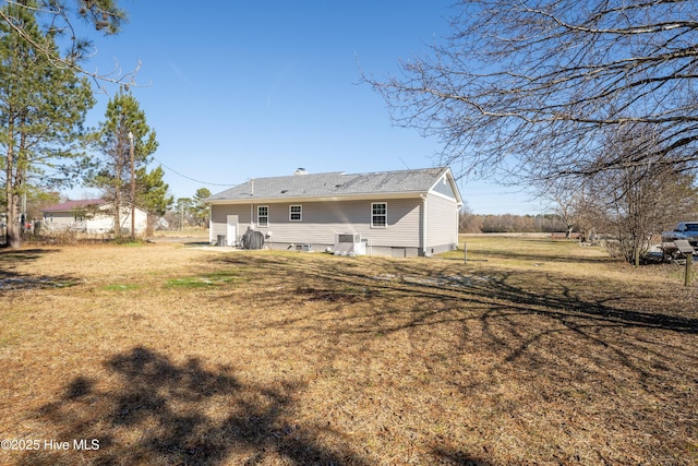 back of house featuring a lawn