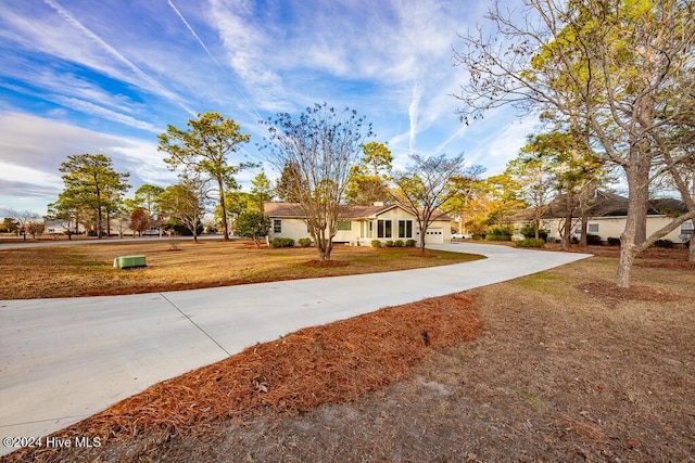 view of front of house featuring a front yard