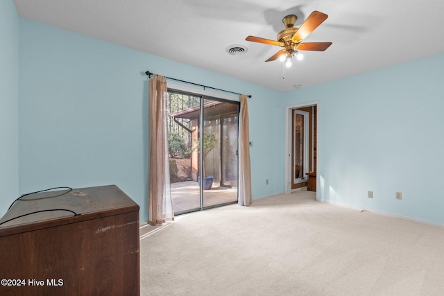 carpeted empty room featuring ceiling fan