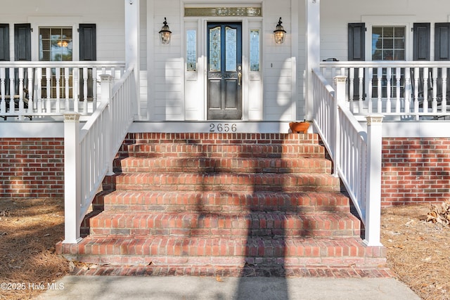 entrance to property featuring covered porch