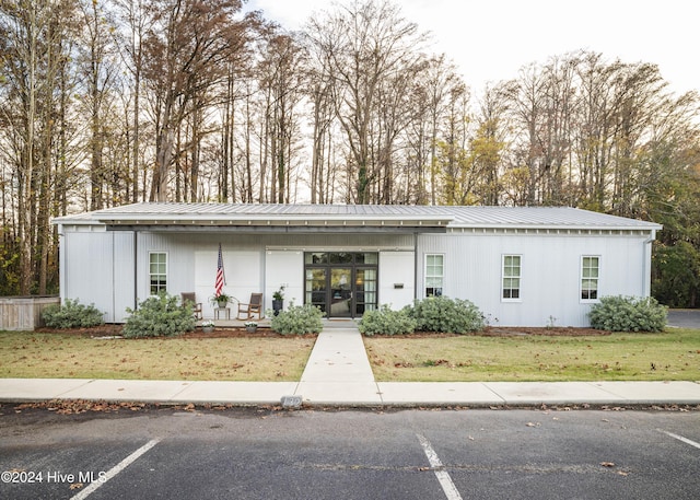 132 Cotton Mill Cir, Edenton, NC 27932 - view of front of property with covered porch and a front yard