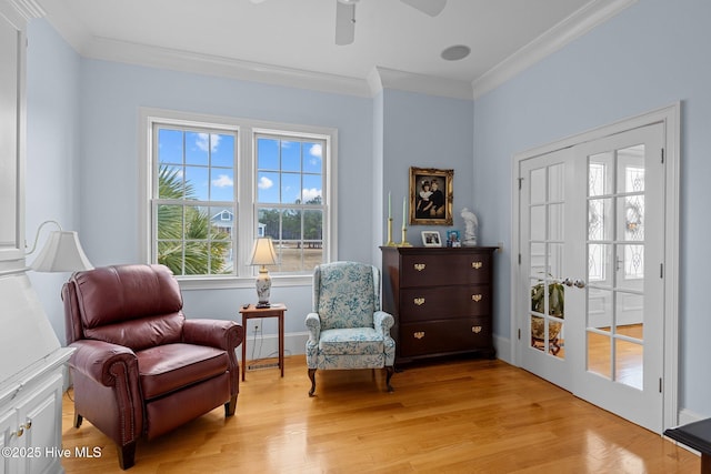 sitting room featuring light hardwood / wood-style floors, crown molding, and ceiling fan