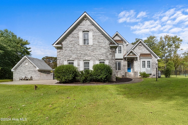 view of front of property with a front yard