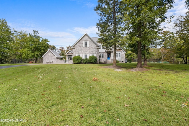 view of front of home featuring a front lawn