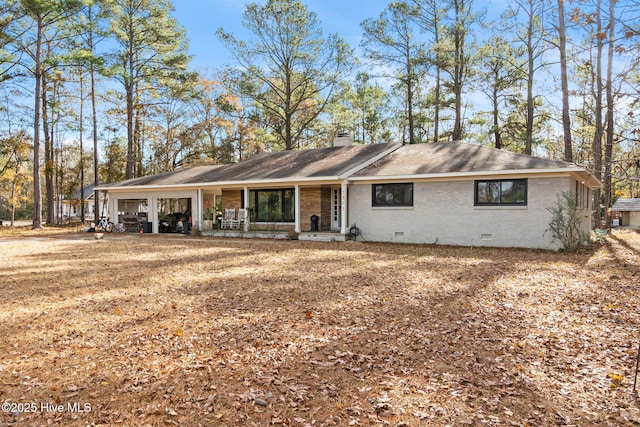 ranch-style home featuring a porch