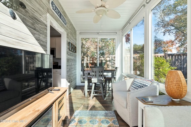 sunroom / solarium with ceiling fan