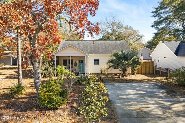 view of front of property with covered porch