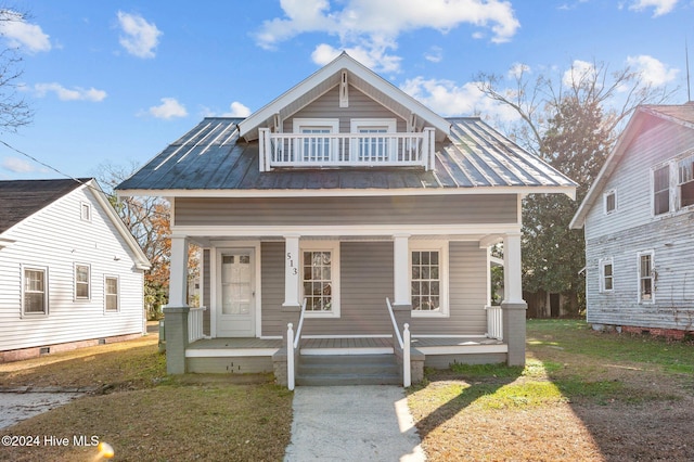 view of front of home featuring a front yard, a porch, and a balcony