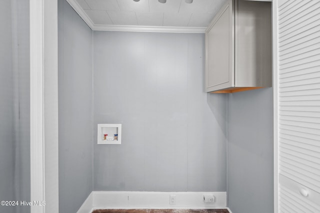 laundry room featuring crown molding, cabinets, and washer hookup