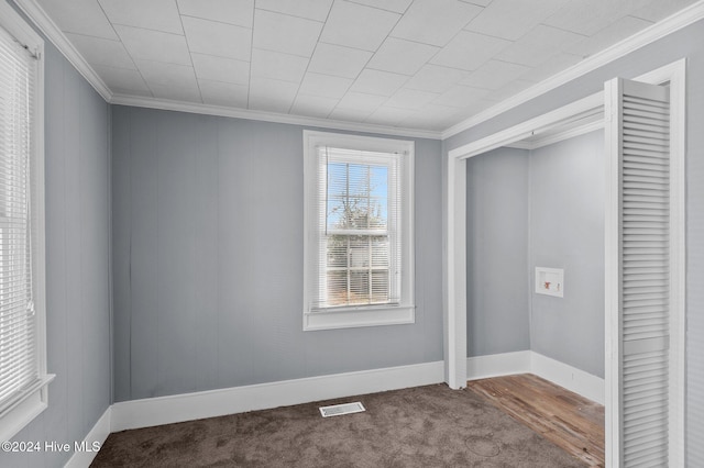 laundry room with carpet and crown molding