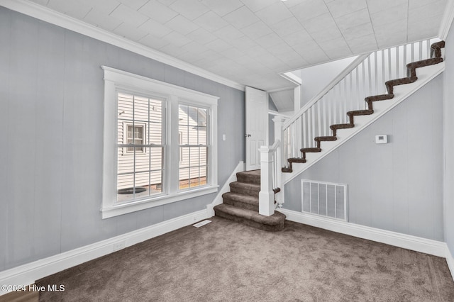 stairway featuring carpet flooring and crown molding