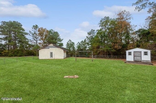 view of yard with a shed