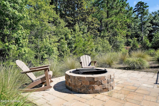 view of patio with a fire pit