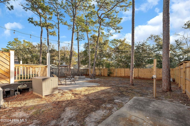 view of yard with a patio area