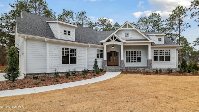 craftsman-style home featuring a front yard