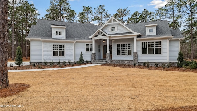 craftsman house with a front lawn