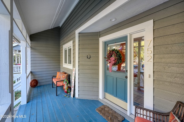 entrance to property featuring covered porch