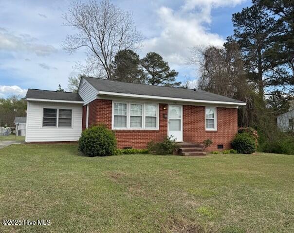view of front of house featuring a front lawn, crawl space, and brick siding