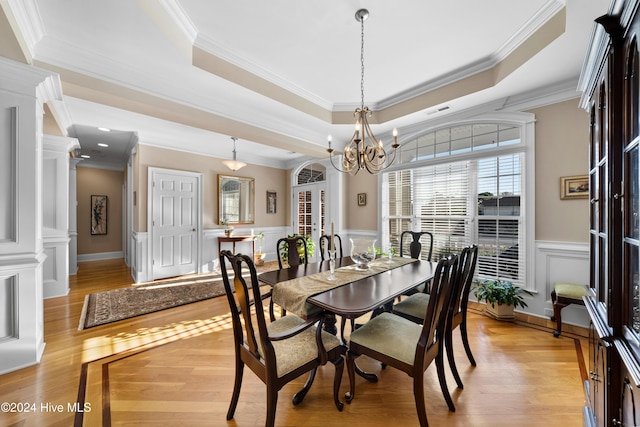 dining room with a chandelier, light hardwood / wood-style floors, and ornamental molding