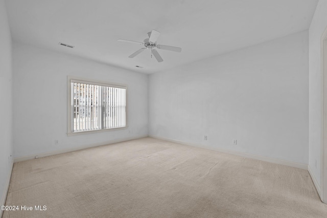 unfurnished room with light carpet and ceiling fan