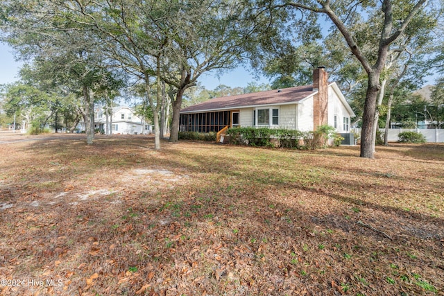 view of front facade featuring a front yard