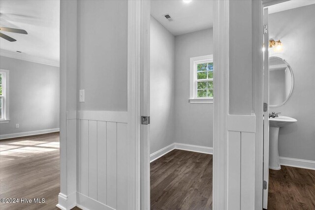 bathroom featuring hardwood / wood-style flooring, ceiling fan, and crown molding